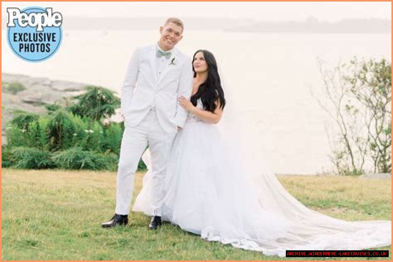 Is Elizabeth Rowe Trans? Married To Husband Cody Daniel